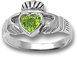 Claddagh-Ring aus Silber mit Peridot-Edelstein