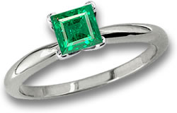 Quadratischer Smaragd-Solitär-Platinring