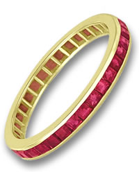 Ewigkeitsring aus Rubin im Prinzessschliff und Gelbgold