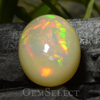 Opal-Edelstein-Cabochon