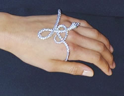 Schlangendesign Palmenarmband mit weißem Edelstein