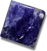 Violettblauer Sodalith Cabochon