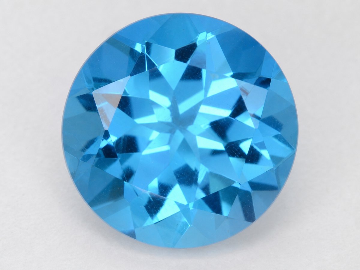 Nahaufnahme von natürlichen blauen Topas-Edelsteinen