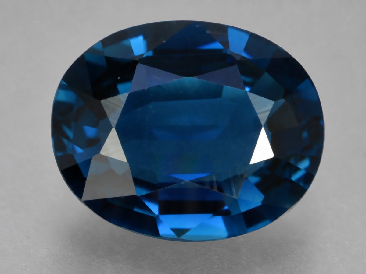 Nahaufnahme von natürlichen blauen Turmalin-Edelsteinen