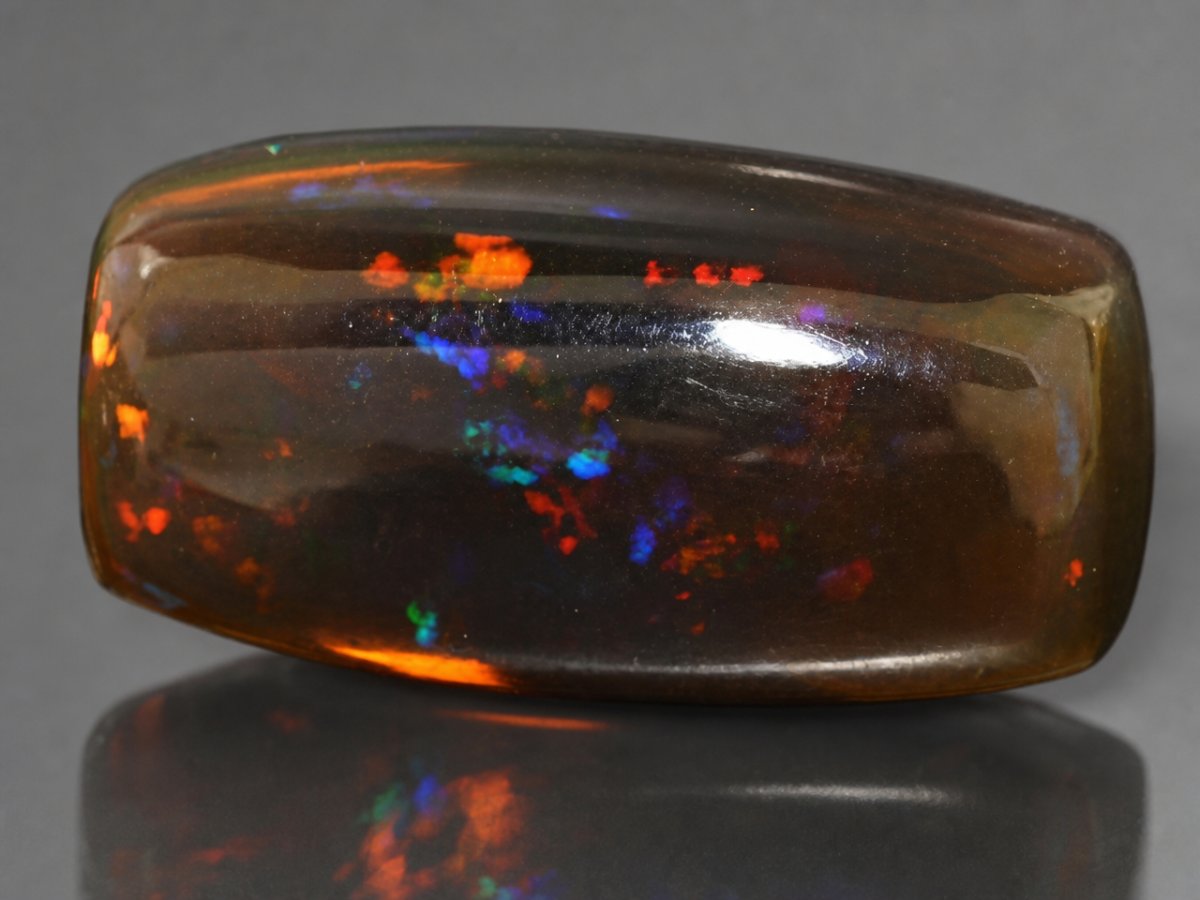Nahaufnahme von natürlichen Schokoladenopal-Edelsteinen