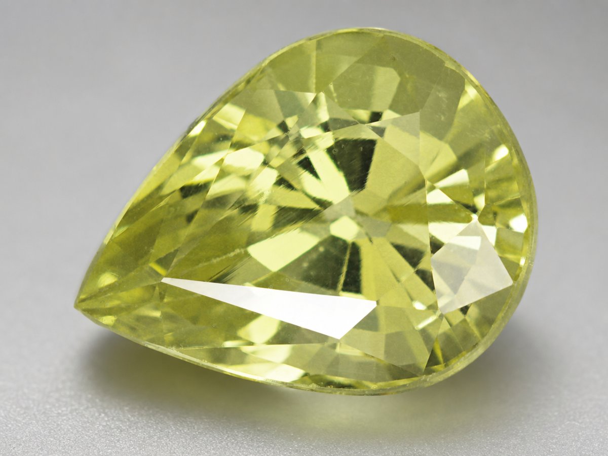Nahaufnahme von natürlichen Chrysoberyll-Edelsteinen