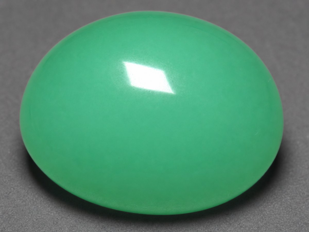 Nahaufnahme von natürlichen Chrysopras-Edelsteinen