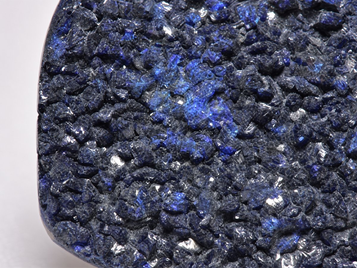 Nahaufnahme von natürlichen Druzy-Azurit-Edelsteinen