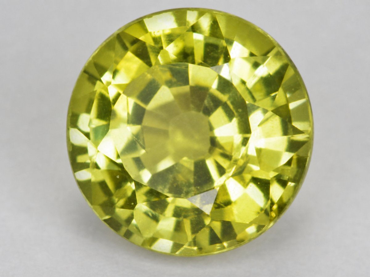 Nahaufnahme von natürlichen Grossular-Granat-Edelsteinen