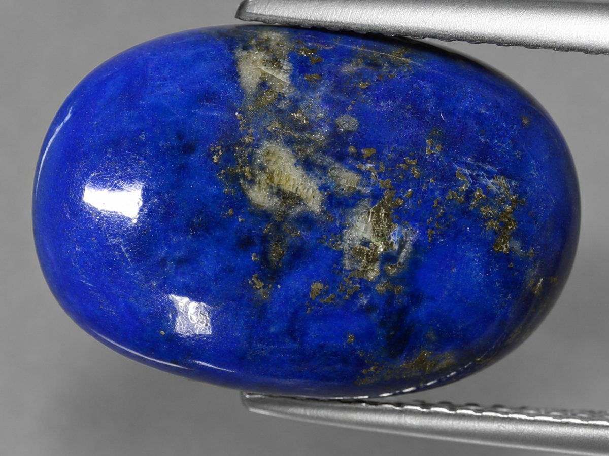 Nahaufnahme von natürlichen Lapislazuli-Edelsteinen
