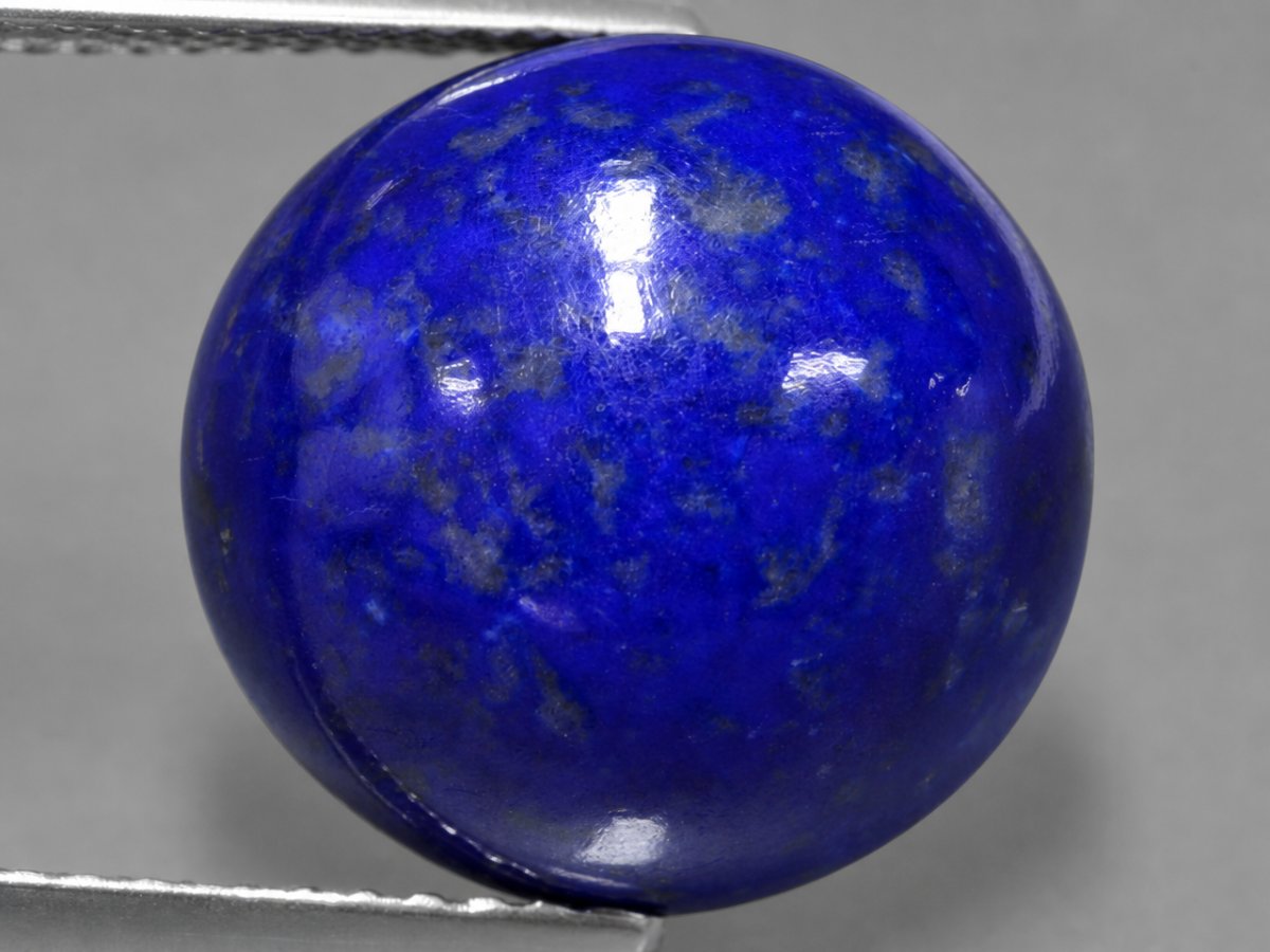 Nahaufnahme von natürlichen Lapislazuli-Edelsteinen
