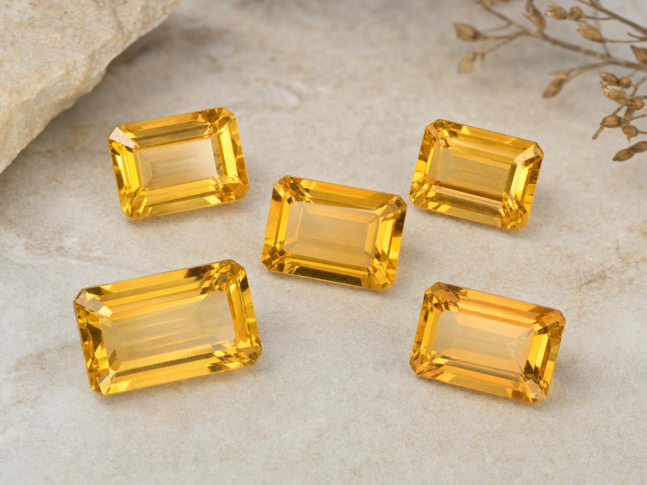 Lose achteckige Citrine in goldgelben Farbtönen