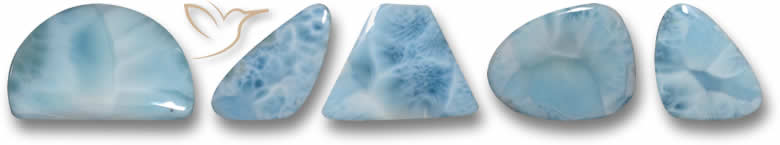 Seltsam geformte Larimar-Edelsteine