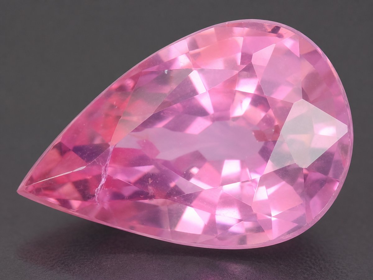Nahaufnahme von natürlichen rosa Saphiren