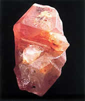 Seltener Padparadscha Saphir Rohstein