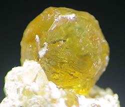 Grossular-Granat-Kristall