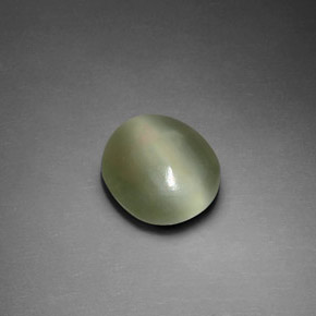2,33 ctw natürlicher grüner Actinolite Cat's Eye, Oval Schliff, Transparent