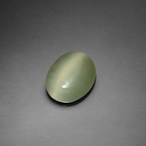 2,20 ctw natürlicher grüner Actinolite Cat's Eye, Oval Schliff, Transparent