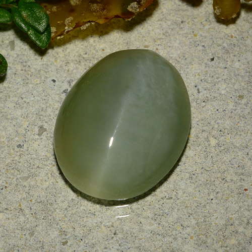 4,86 ctw natürlicher grüner Actinolite Cat's Eye, Oval Schliff, Lichtdurchlässig