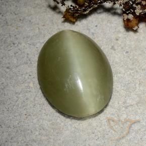 5,10 ctw natürlicher grüner Actinolite Cat's Eye, Oval Schliff, Lichtdurchlässig