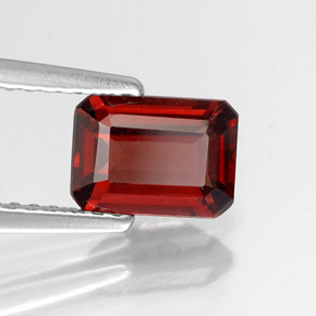 1,28 ctw natürlicher roter Almandin-Granat, Smaragdschliff, VS