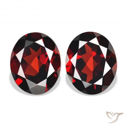 7.87ctw Natürlicher dunkelrot Almandin-Granat, Oval, VS