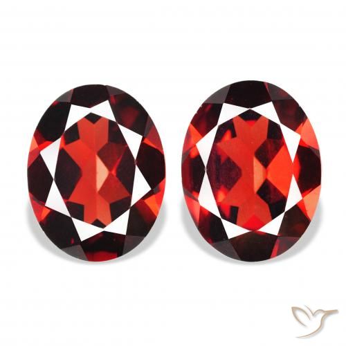 4.04ctw Natürlicher dunkelrot Almandin-Granat, Oval, VVS-VS
