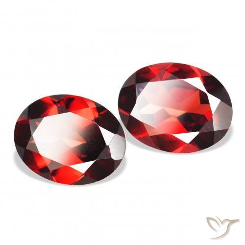 4.04 ct natürliche dunkelrot Almandin-Granat-Edelsteine, Oval, VVS-VS