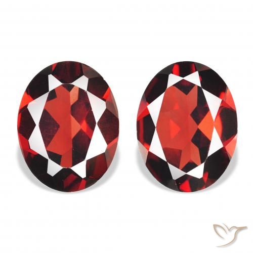 3.95ctw tiefrot Almandin-Granat, Oval, VVS-VS