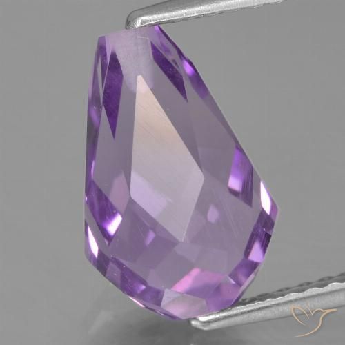 3.69ct Natürlicher Mittelviolett Amethyst, Briolette, VS