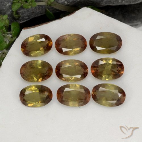 3.78ctw Natürlicher Mehrfarbig Andalusit, Oval, VS-SI