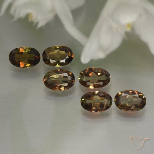 2.36ctw Natürlicher Mehrfarbig Andalusit, Oval, VVS-VS