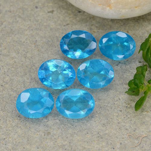 1.96ctw Natürlicher Tiefes Azur Apatit, Oval, VS
