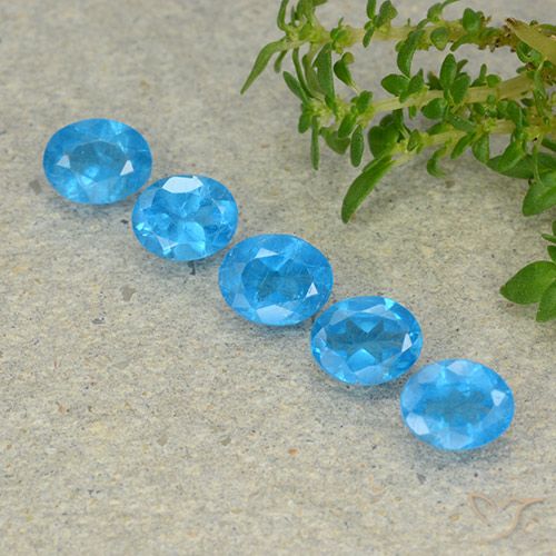 1.63ctw Natürlicher Intensives Azurblau Apatit, Oval, VS