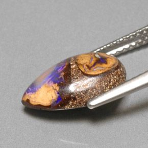 3,22 ctw natürlicher mehrfarbiger Boulder-Opal, Birnenform, Lichtundurchlässig