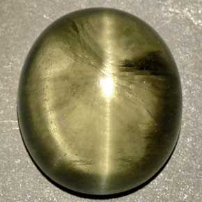 8,18 ctw natürlicher grüner Cat's Eye Diaspore, Transparent, Transparent / Lichtdurchlässig