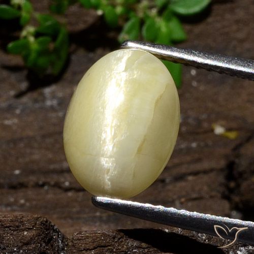 3.68ct Natürlicher Warmes Off-White Katzenaugenopal, Oval, Lichtundurchlässig