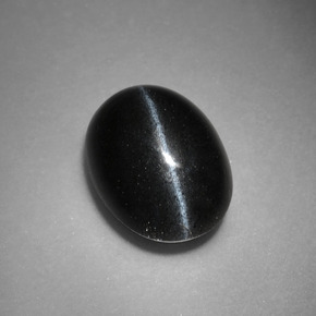 3,37 ctw natürlicher schwarzer Cat's Eye Scapolite, Oval Schliff, Lichtundurchlässig