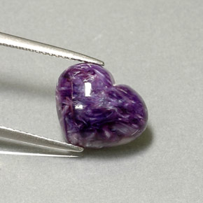 5,06 ctw natürlicher violetter Charoit, Herzform, Lichtundurchlässig
