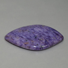 69,68 ctw natürlicher violetter Charoit, Fantasieschliff, Lichtundurchlässig