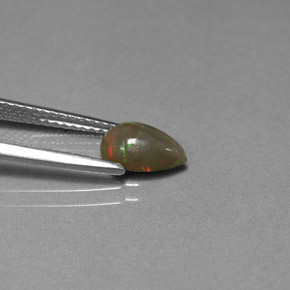 0,61 ctw natürlicher mehrfarbiger Schokoladenopal, Birnenform, Lichtundurchlässig