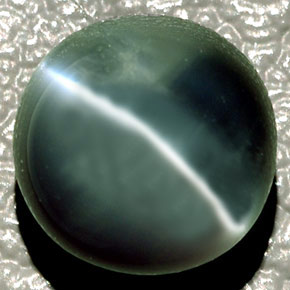 4,08 ctw natürlicher grüner Chrysoberyl Cat's Eye, Oval Schliff, Lichtdurchlässig