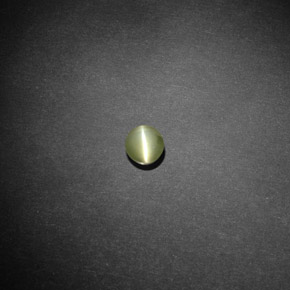 0,66 ctw natürlicher grüner Chrysoberyl Cat's Eye, Transparent, Transparent / Lichtdurchlässig