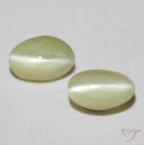0.55ctw Natürlicher hellgelb Chrysoberyll-Katzenauge, Oval, Lichtdurchlässig