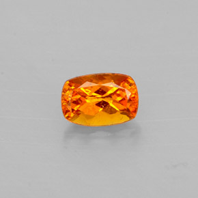 0,59 ctw natürlicher orangefarbener Clinohumit, Kissenschliff, VS