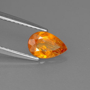0,66 ctw natürlicher orangefarbener Clinohumit, Birnenform, SI