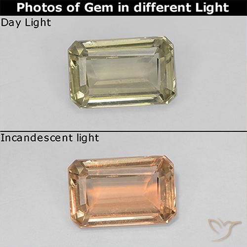 0.79ct Natürlicher hellgelb Farbwechselnder Diaspor, Smaragdschliff, VVS-VS