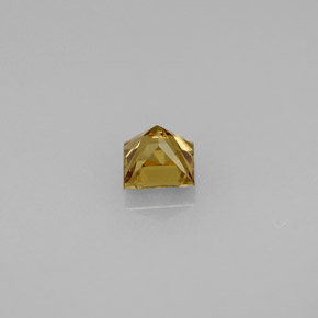 9,17 ctw natürlicher grünlich-braun bis orange Farbwechselnder Granat, Quadrat, VVS-VS