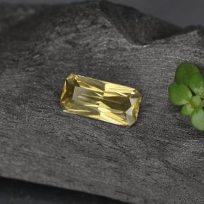 0,60 ctw natürlicher gelber Farbwechsel-Granat, Smaragdschliff, VVS-VS
