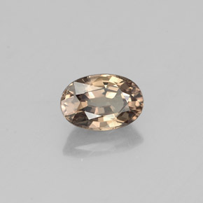 0,74 ctw natürlicher color-change Farbwechsel-Granat, Oval Schliff, VVS